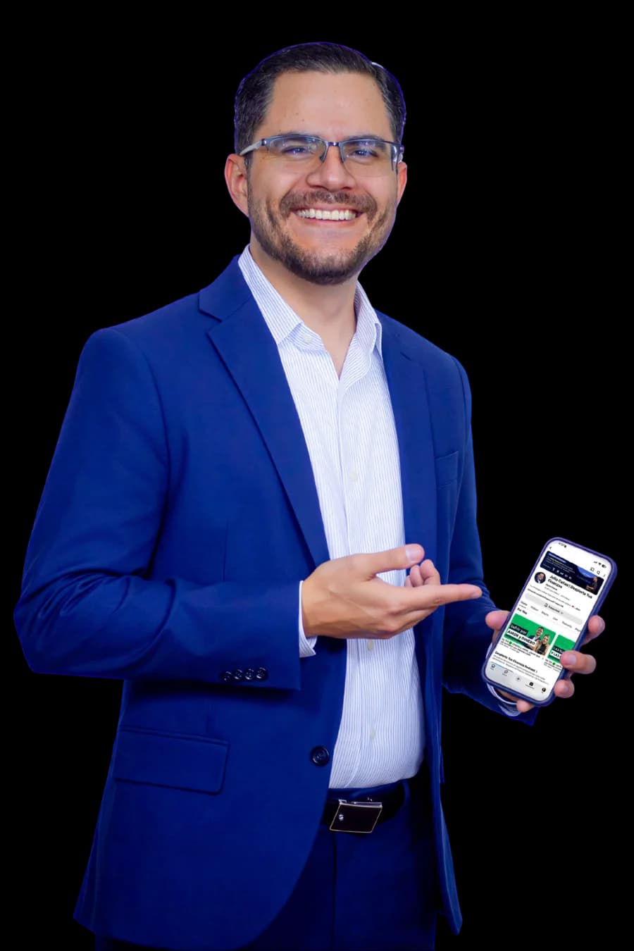 Julio Cañas mostrando contenido de podcast y YouTube en iPhone